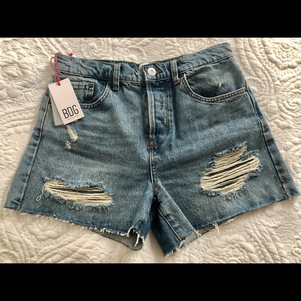 Cute BDG surfer girl shorts